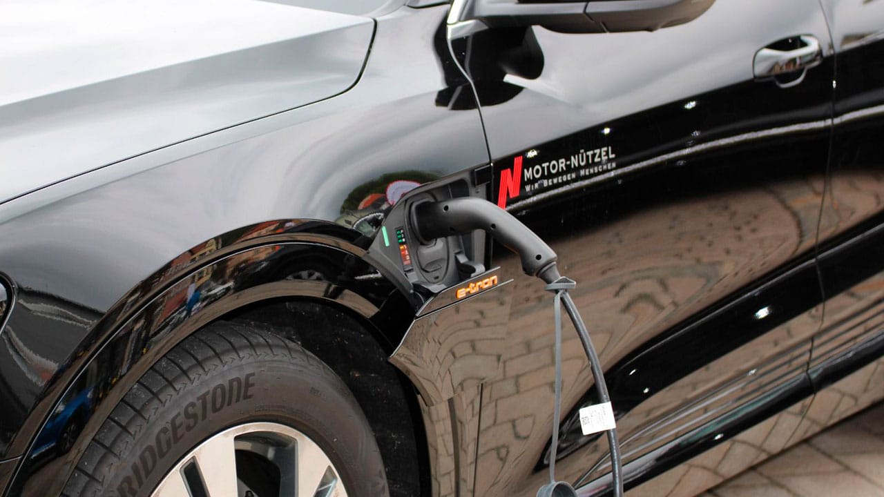 Gobierno lanza nueva estrategia para impulsar la producción de vehículos eléctricos