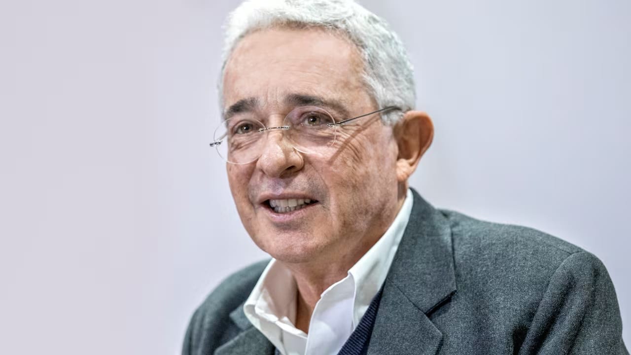 Álvaro Uribe denuncia posible orden de captura y cuestiona actuación de la Fiscalía
