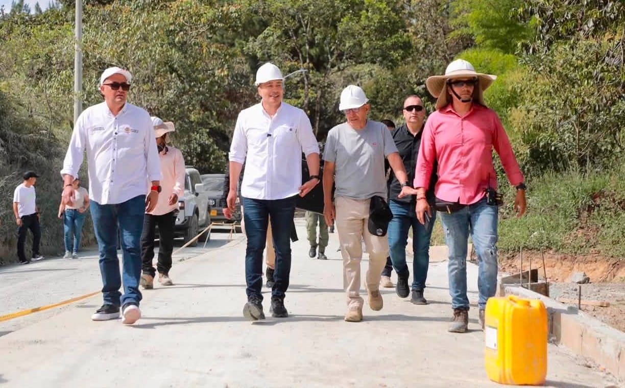 Gobernador Octavio Guzmán supervisó avance de la pavimentación hacia La Yunga