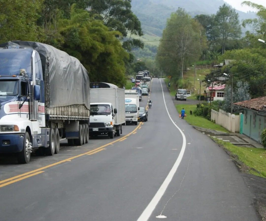 Ola de inseguridad golpea la vía Panamericana: roban dos camiones con 59 motocicletas y desaparece un conductor de tractomula