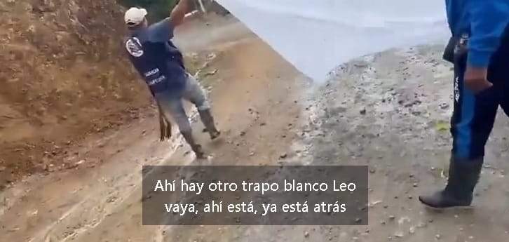 En video: padres de familia arriesgan su vida en medio de las balas, en El Tambo, para recoger sus hijos