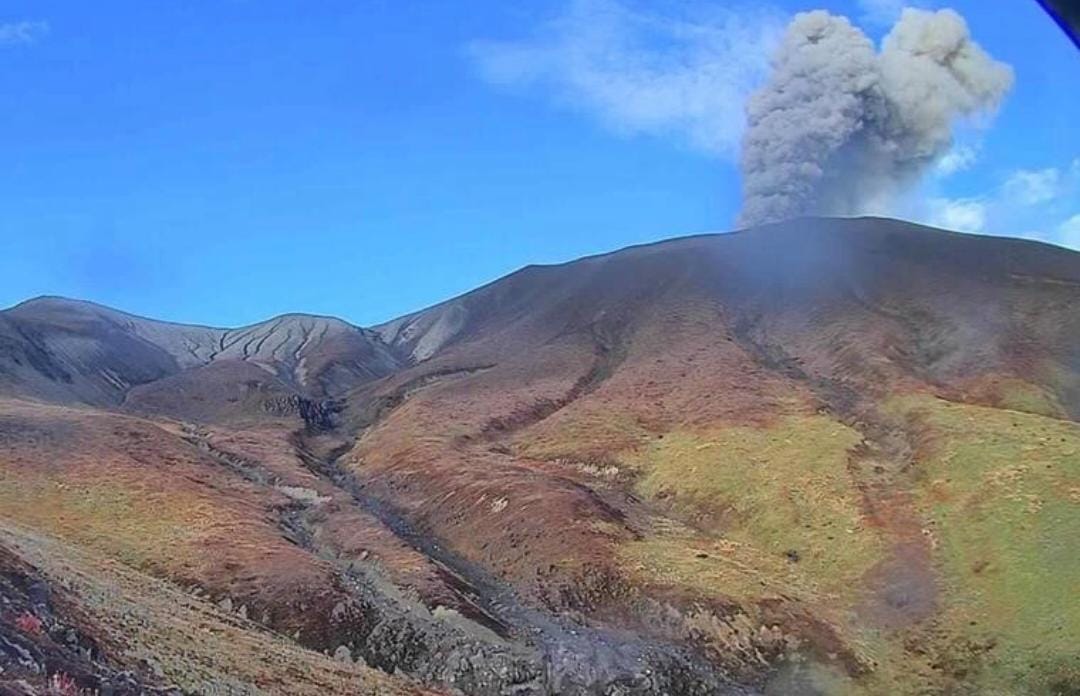 Aumentan los sismos y emisiones de ceniza en el volcán Puracé