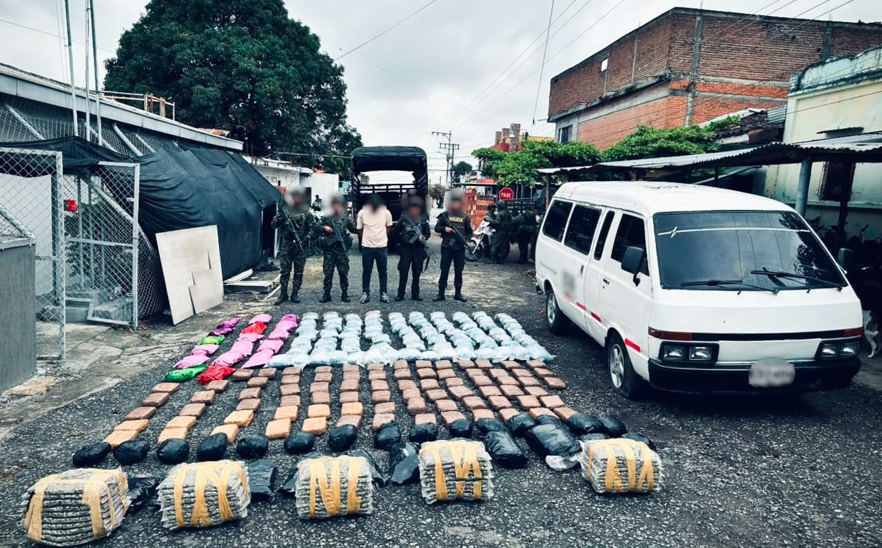 Lo frenaron por ir a toda velocidad y descubrieron 134 kilos de marihuana en Miranda, Cauca