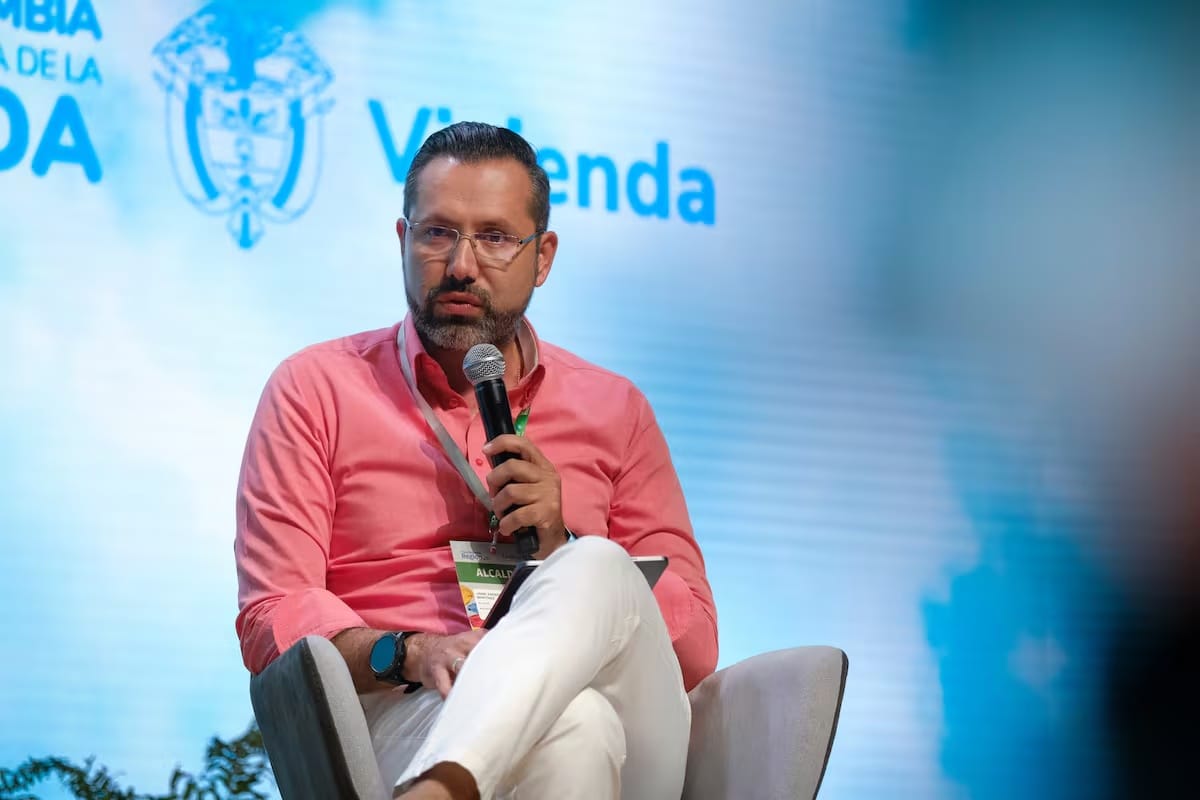 Ministro de Vivienda estuvo tres días en Santa Marta durante la emergencia por el terremoto: así respondió al Senado