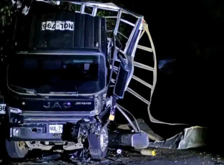 Terror en El Estrecho: explosivos y ráfagas sacuden el sur del Cauca y obligan a cerrar la Panamericana