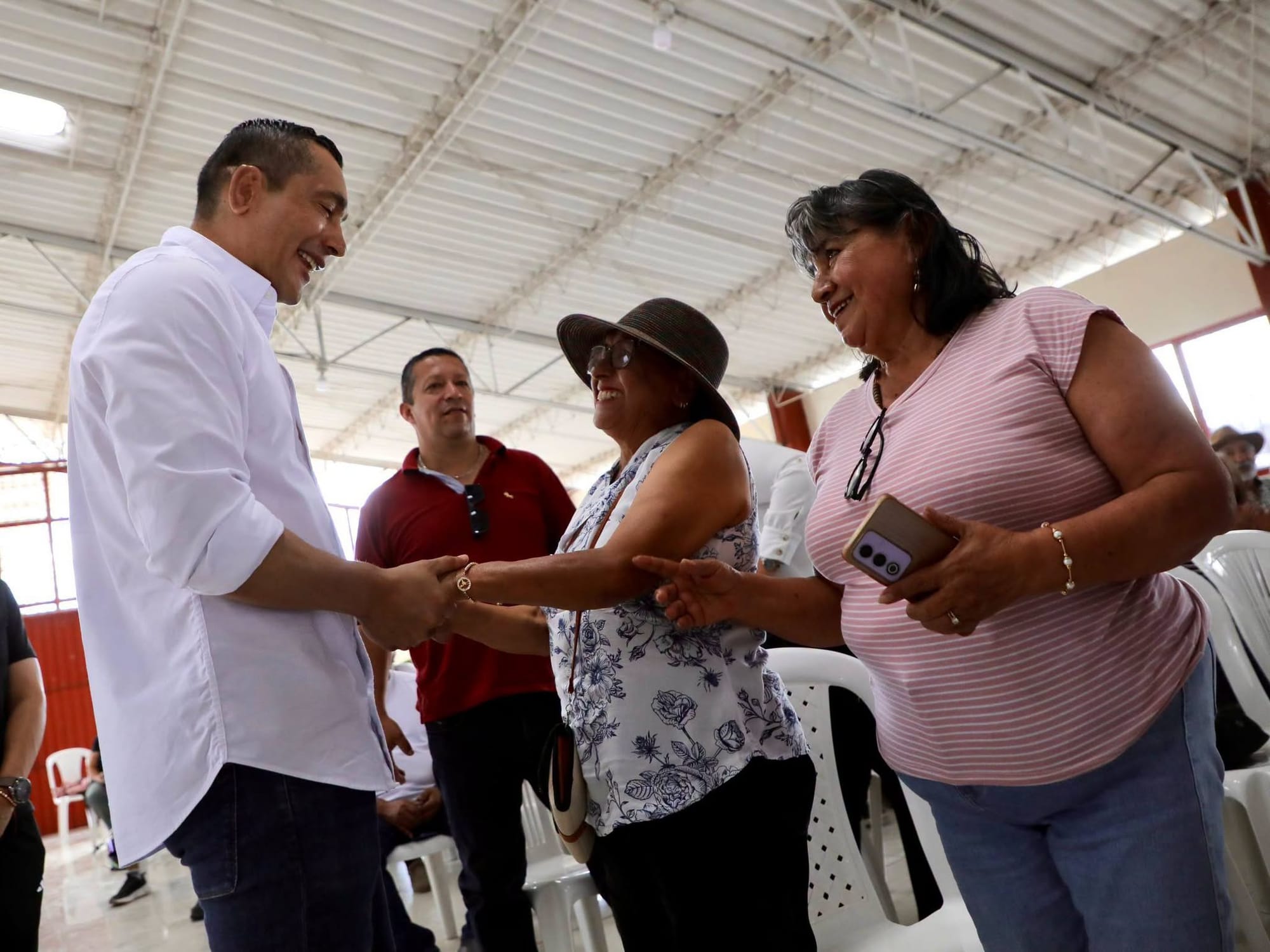 Gobernador del Cauca sigue fortaleciendo las vías rurales en la ciudad de Popayán