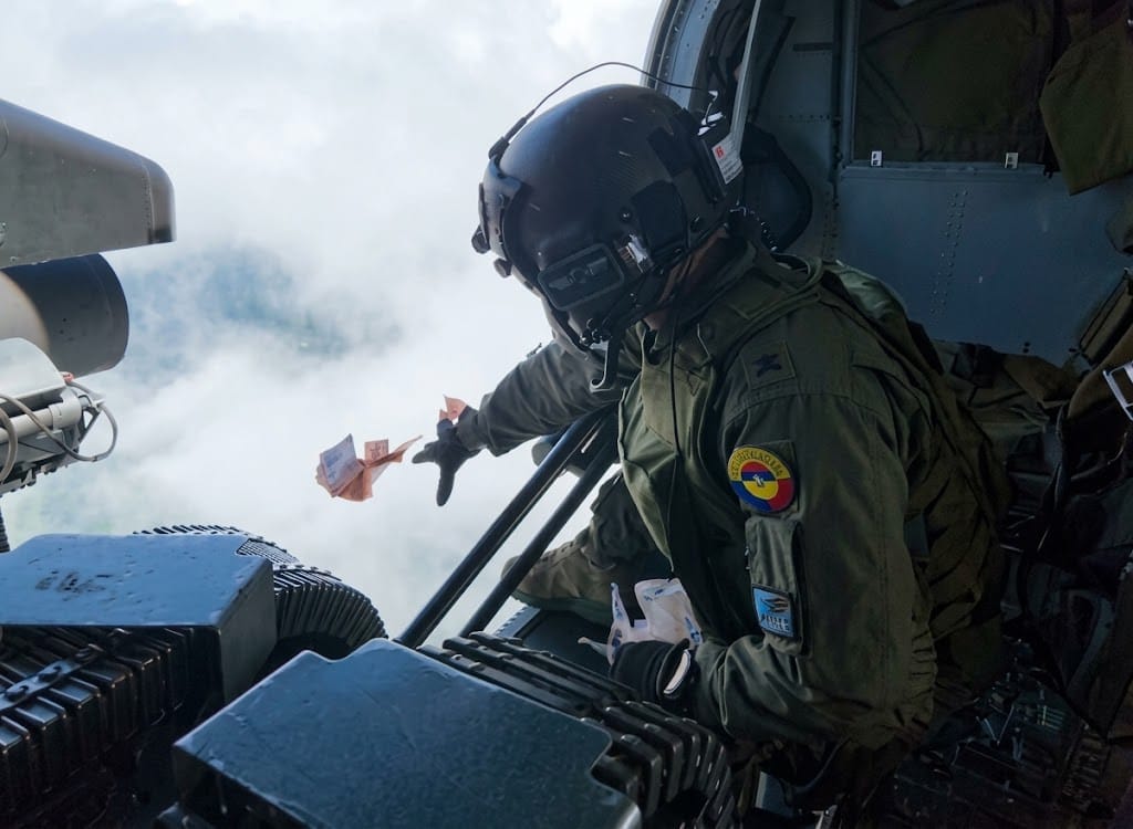 Por aire y tierra, el Ejército busca que integrantes de grupos armados dejen las armas en Argelia, Cauca