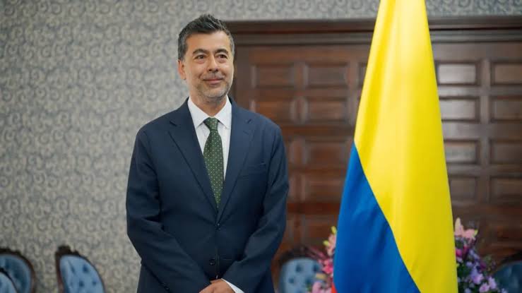 Giro en la política migratoria de Colombia: De la Espriella ordena deportaciones masivas y nombra a un expolicía para expulsar inmigrantes ilegales