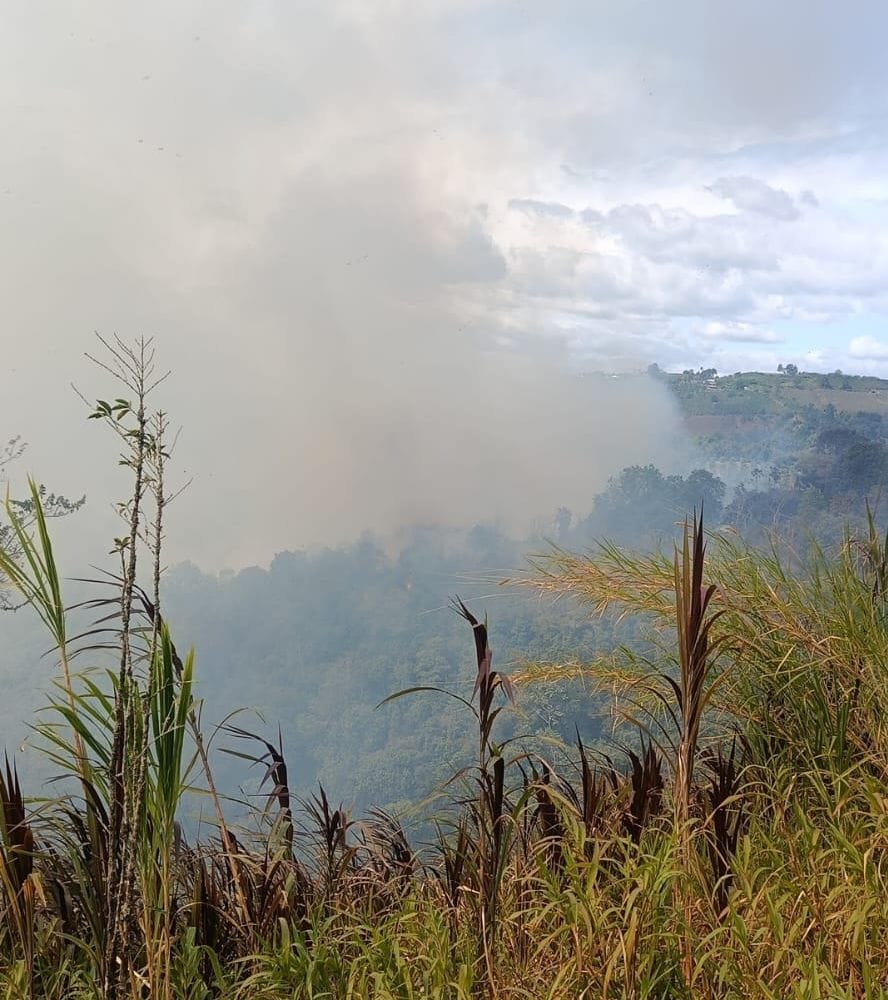 Temor en zona rural de Popayán por gigantesco incendio forestal que amenaza viviendas