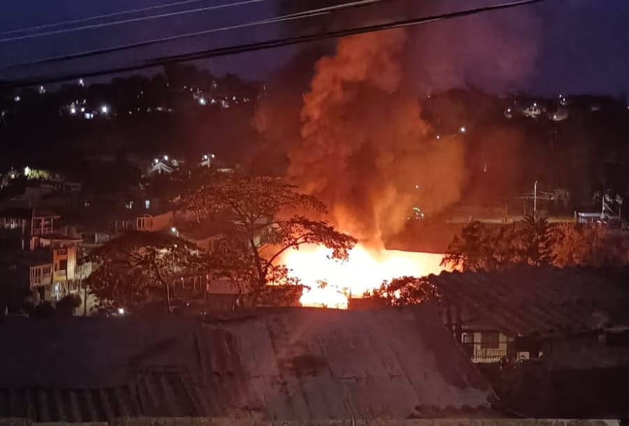 Incendio afectó siete viviendas en el barrio Los Campos de Popayán