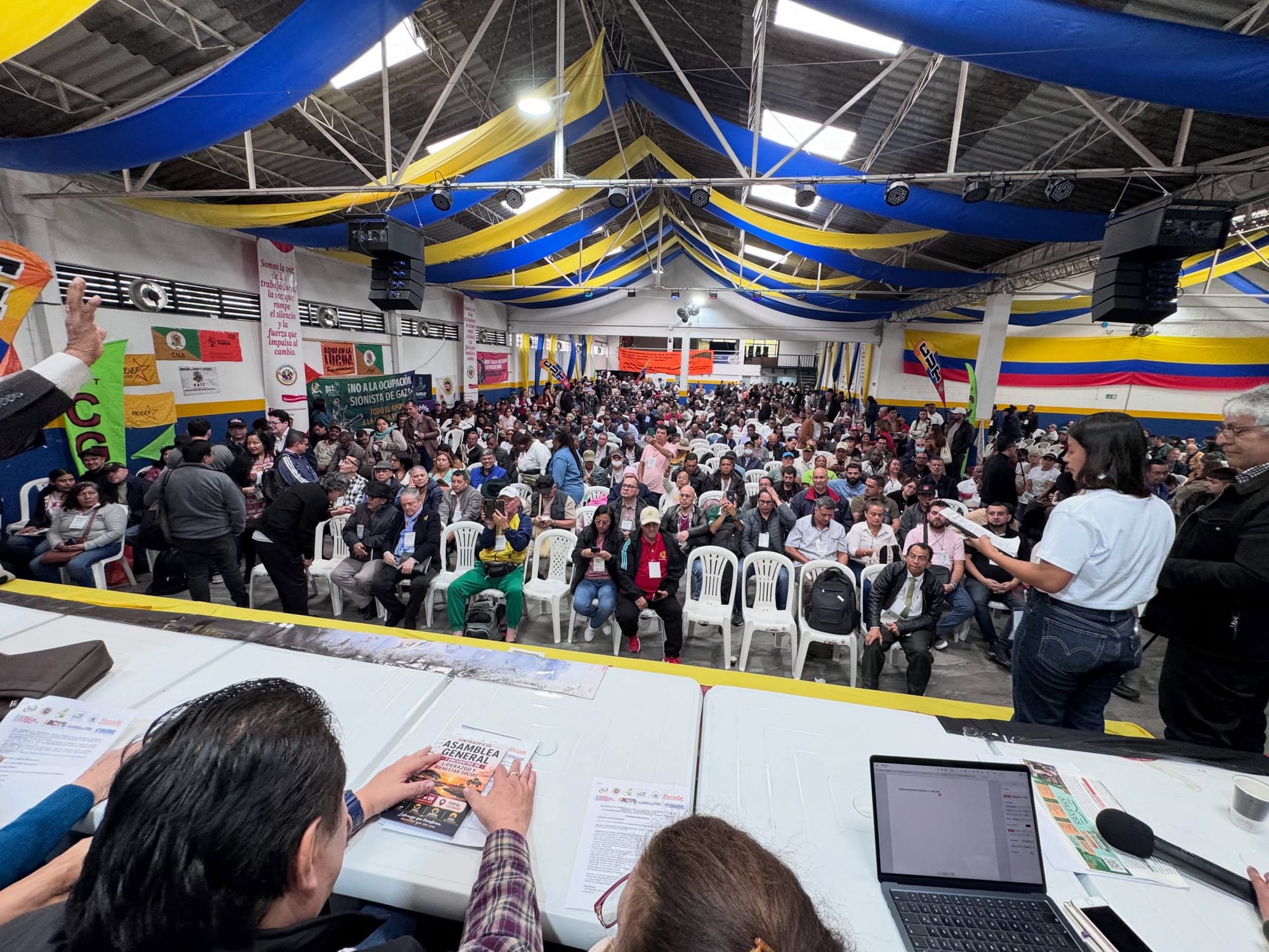 Anuncian masivas movilizaciones en contra del gobierno de Abelardo de la Espriella