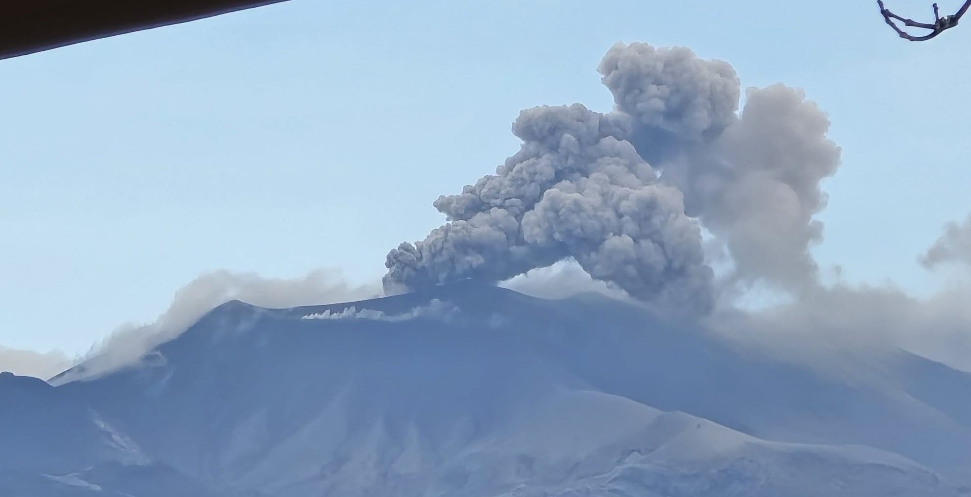 Volcán Puracé vuelve a alerta amarilla, pese a emisión de ceniza visible desde Popayán