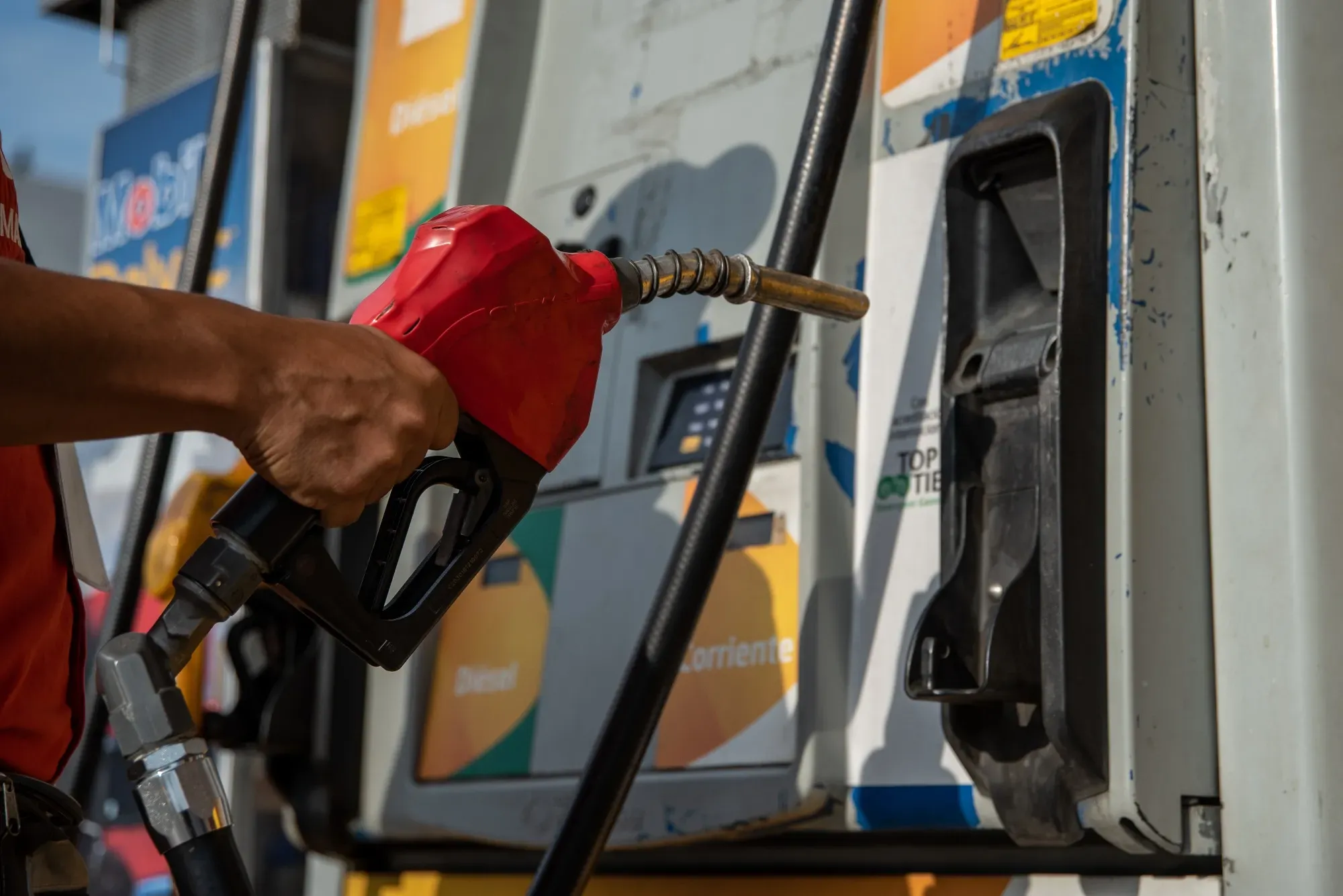 Gobierno no aumentará el precio de la gasolina