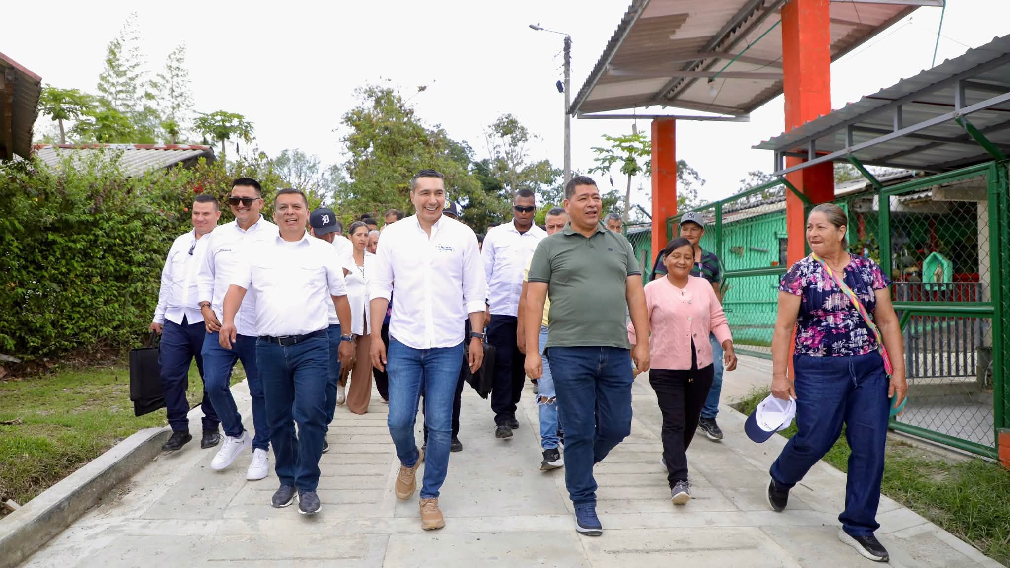 Gobernación del Cauca entrega dos placas huellas que benefician a comunidades rurales de Piendamó