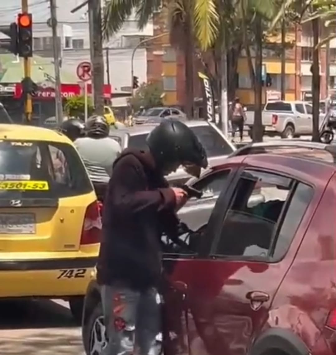 En video: Graban atraco a mano armada a conductor en el sector de Catay, al norte de Popayán