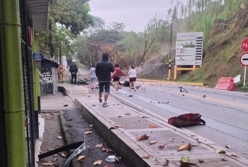 Ejército confirmó que atentado contra el peaje de El Bordo fue con un carro bomba: tres civiles heridos