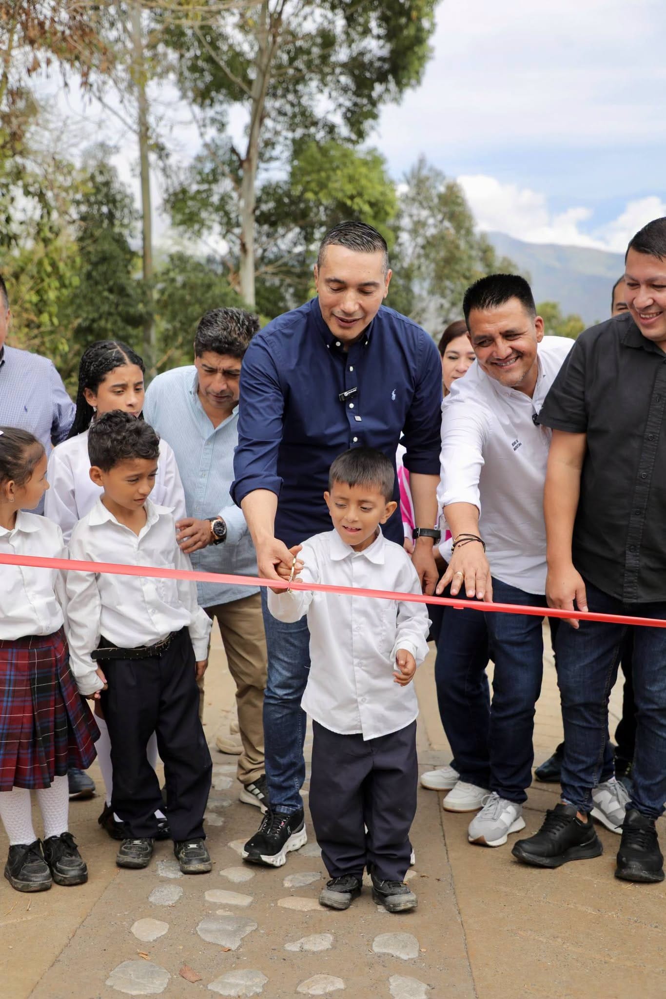 Gobernación del Cauca invertirá más de $34 mil millones en pavimentación de centros poblados de La Vega