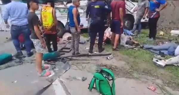 (Vídeos) El impresionante accidente en una curva en Cundinamarca: Dos personas murieron