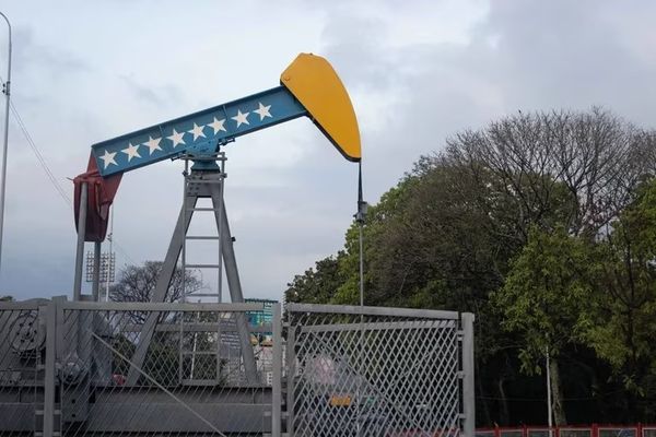 EE.UU. levanta temporalmente sanciones sobre el petróleo y el gas de Venezuela
