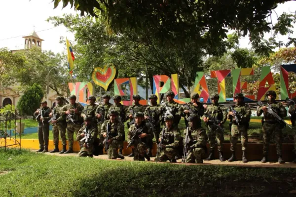 Petro denunció que oficiales militares fueron sobornados por la disidencia de las Farc para que salieran de El Plateado, Argelia