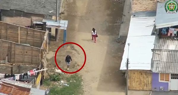 Cámara de un drone grabó como delinquían dos expendedores de droga en Popayán