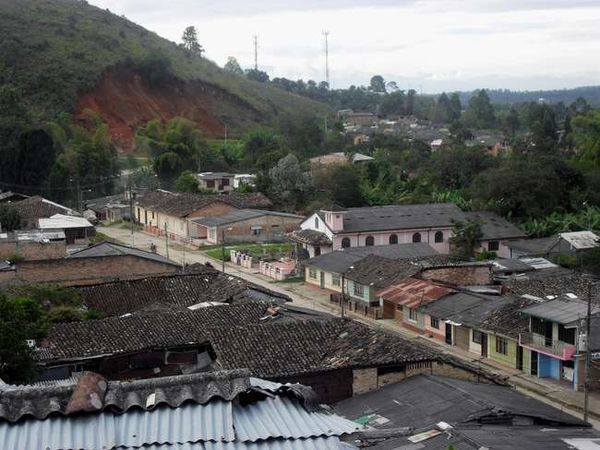 Habitantes de Pueblillo, Popayán, acorralados por los jíbaros, consumidores y ladrones