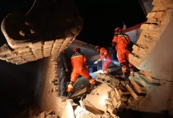Terremoto en China ya deja 116 muertos y más de 200 heridos
