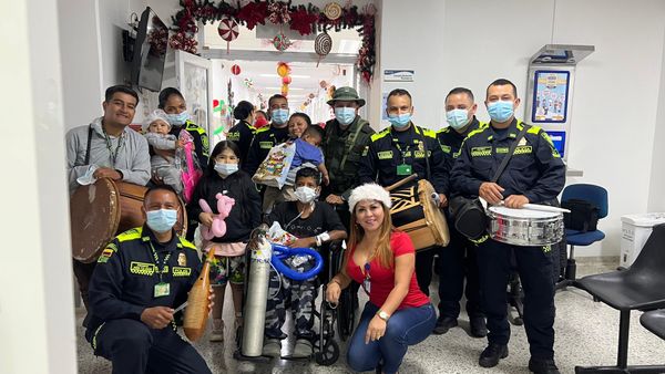 La Policía y líderes sociales llevan regalos a los niños que permanecen en el hospital Universitario San José de Popayán