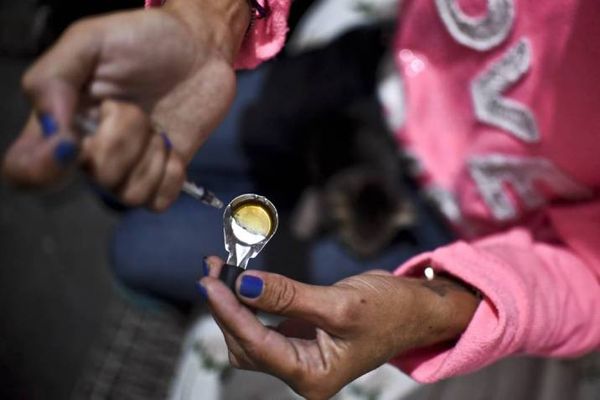 Ya no habrá multas para los consumidores de drogas en la calle: así lo explica el Gobierno