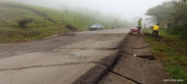 Rosas y Timbío: bomberos en máxima alerta por hundimiento en la Panamericana