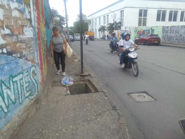 Popayán: transitan entre el barro y una recámara destapada