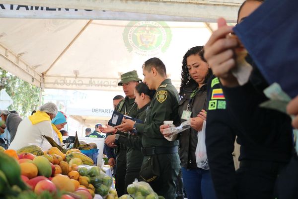 Popayán: Mercado campesino en el complejo policial