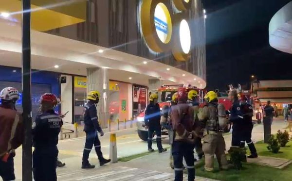 Controlaron incendio registrado en el centro comercial Jardín Plaza en Cali