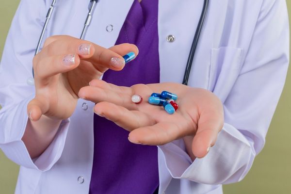 Cinco consejos clave para identificar medicamentos falsos o adulterados