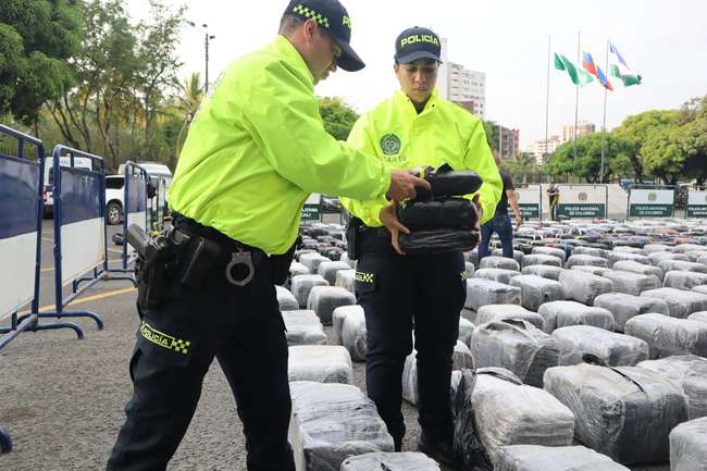 Incautan gigantesco cargamento de marihuana en Cali