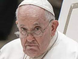 El Papa Francisco no pudo leer un discurso por falta de fuerza, preocupa su estado de salud.
