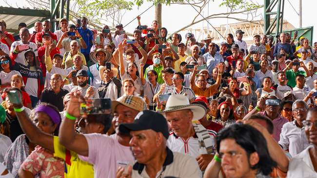 Conectividad, educación, memoria y reforma agraria, inversiones del Gobierno con el Pueblo en Apartadó