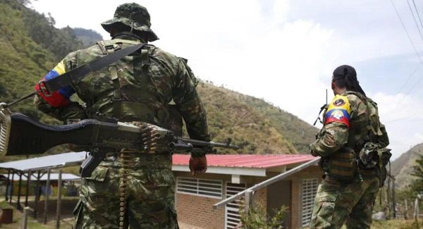 Soldados se enfrentan a muerte a los disidentes de las Farc en diferentes partes del Cauca y Valle