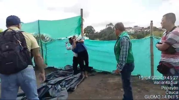 (Vídeo) Sujeto que invadía un predio agredió a la inspectora de Policía de Popayán