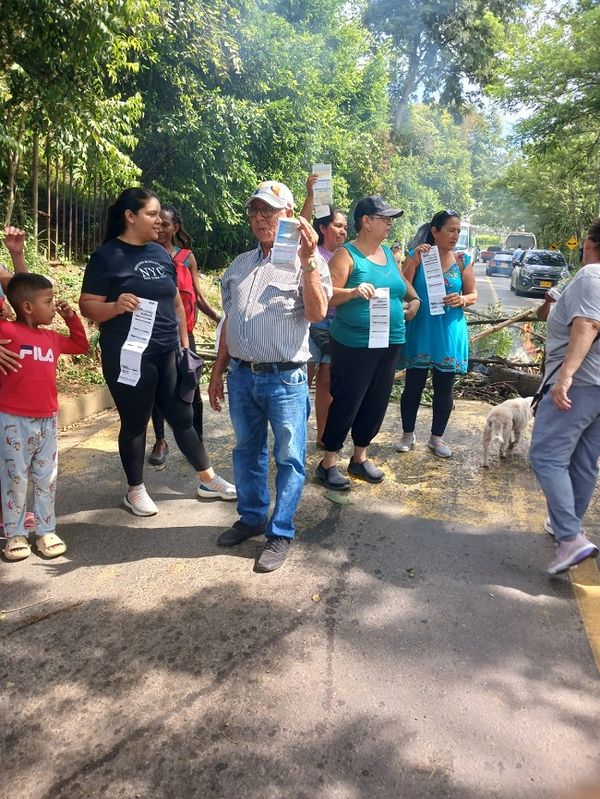 De nuevo hay protestas en la vía Caloto-Santander de Quilichao por el mal servicio de la CEO