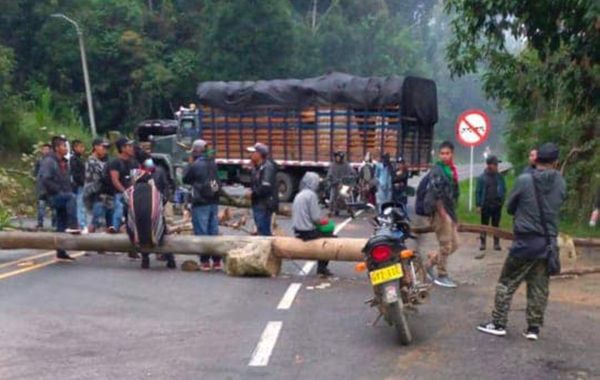 Paso intermitente en la vía Panamericana Popayán - Cali