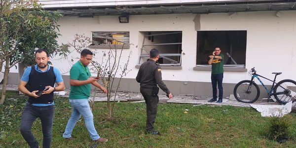 Las autoridades buscan a los disidentes de as Farc que ejecutaron el atentado contra el comando de Policía