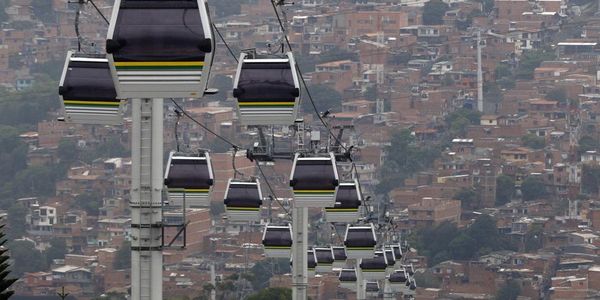 Metrocable de Medellín estará fuera de servicio tras accidente de una de sus cabinas