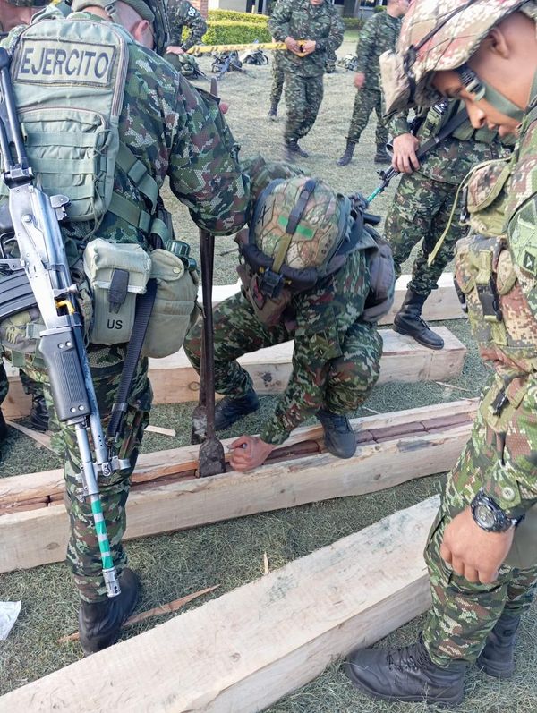 Tropas del Ejército hallaron cerca de 300 kg de cocaína escondidos en bloques de madera