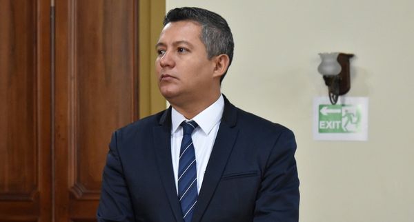 Por presuntas irregularidades Procuraduría investiga a Andrés Rene Cháves