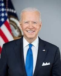 The New York Times: "Asesores de Biden buscan forma de convencerlo para su retirada"