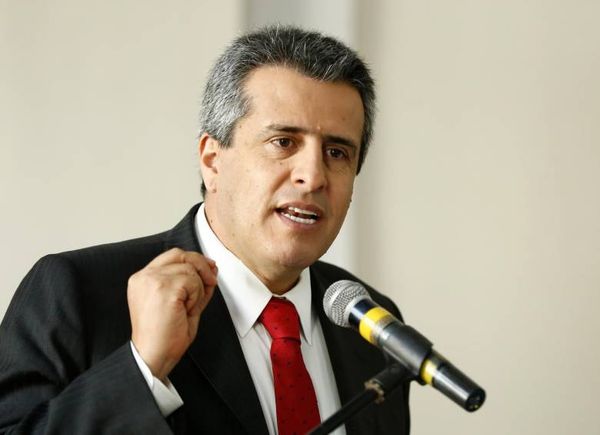 El ex ministro Luis Fernando Velasco, en la mira de la justicia colombiana