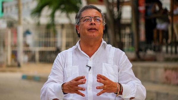 Gobierno sigue firme en su propósito de transformar el modelo de energía eléctrica y lograr tarifas justas para los colombianos: presidente Petro