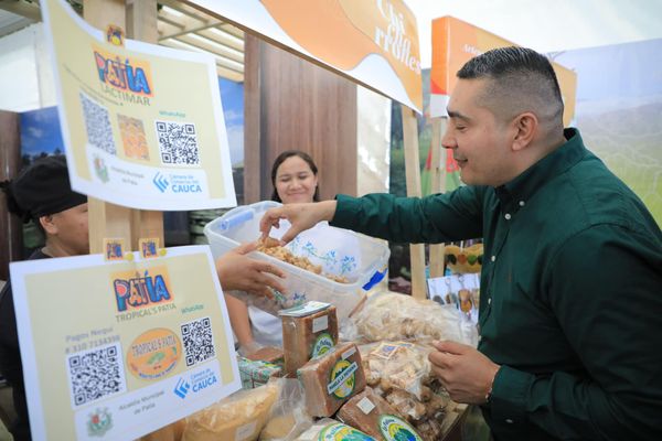 El gobernador del Cauca, Octavio Guzmán, apoyan a los cocineras y cocineros del Congreso Gastronómico