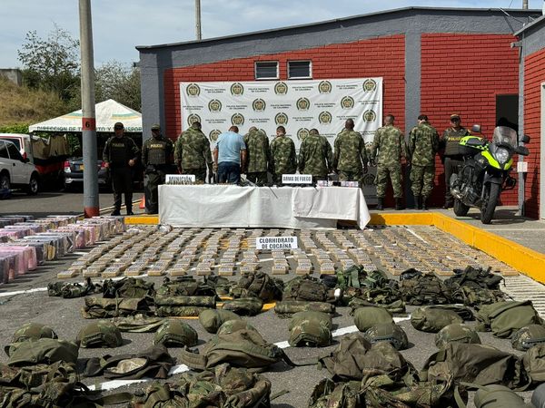 La Policía Nacional, incauta gran arsenal de guerra, estupefacientes como la captura de ocho personas.